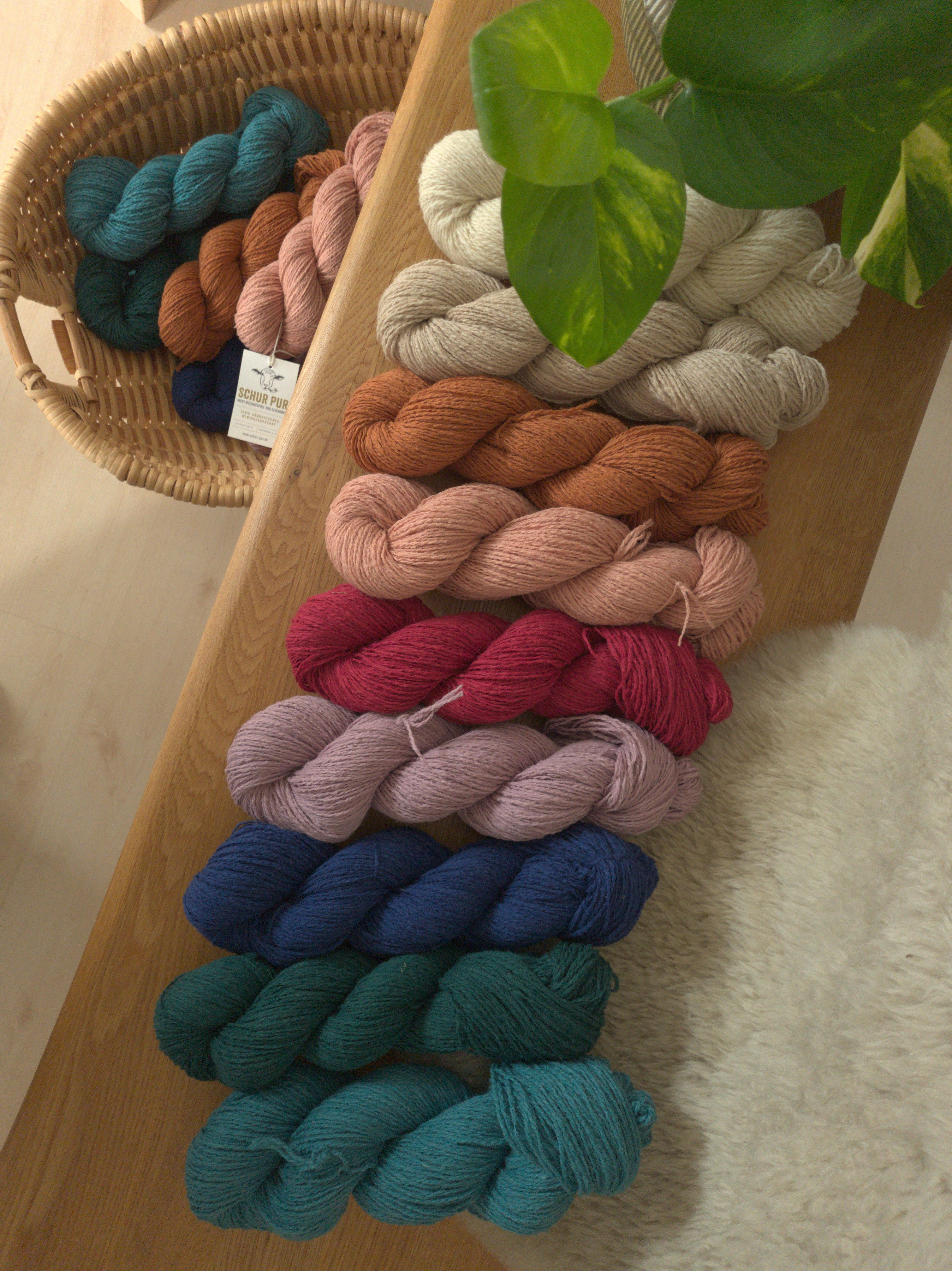 Schur Pur Regionales Merinogarn in zeitlosen, kombinierbaren Farben für tolle Strickprojekte